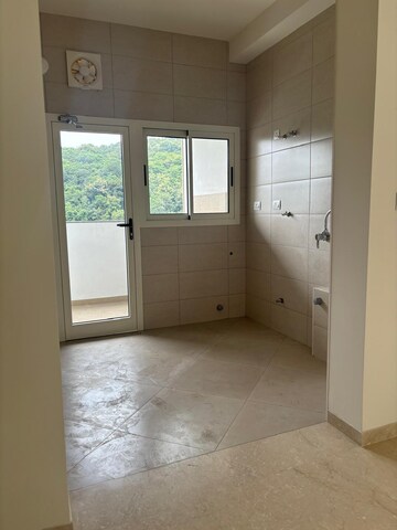 Room in 3 BHK Apartment at Godrej Skyline, Koregaon Park – for Sale