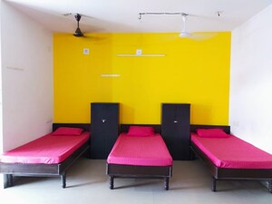 Room in  Pg at Alkapuri – for Rent