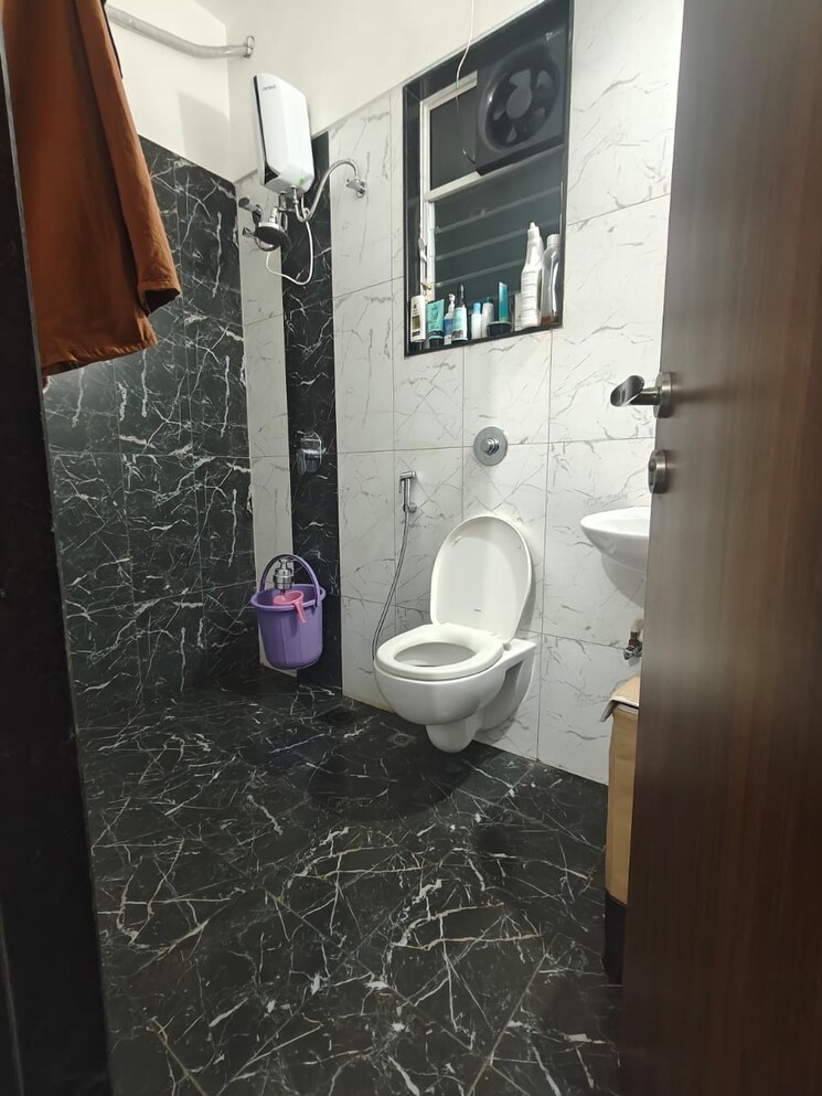 Bathroom, vilas-javdekar-yashone-wakad-central 2 Bedroom 750 Sq.Ft. Apartment In Wakad Pune 9211668