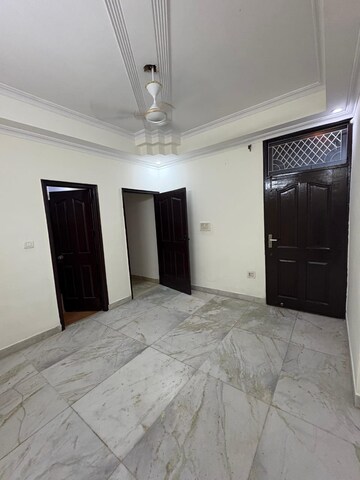 Room in 3 BHK Apartment at Ahinsa Khand 2 – for Rent