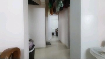 Room in 2 BHK Apartment at Kalpataru Paramount, Kapur Bawdi – for Rent