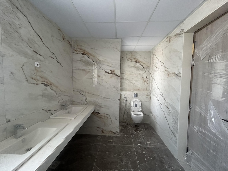 Bathroom, sri-fortune-sonthalia-sky-villas 4 Bedroom 7338 Sq.Ft. Apartment In Kokapet Hyderabad 9211639