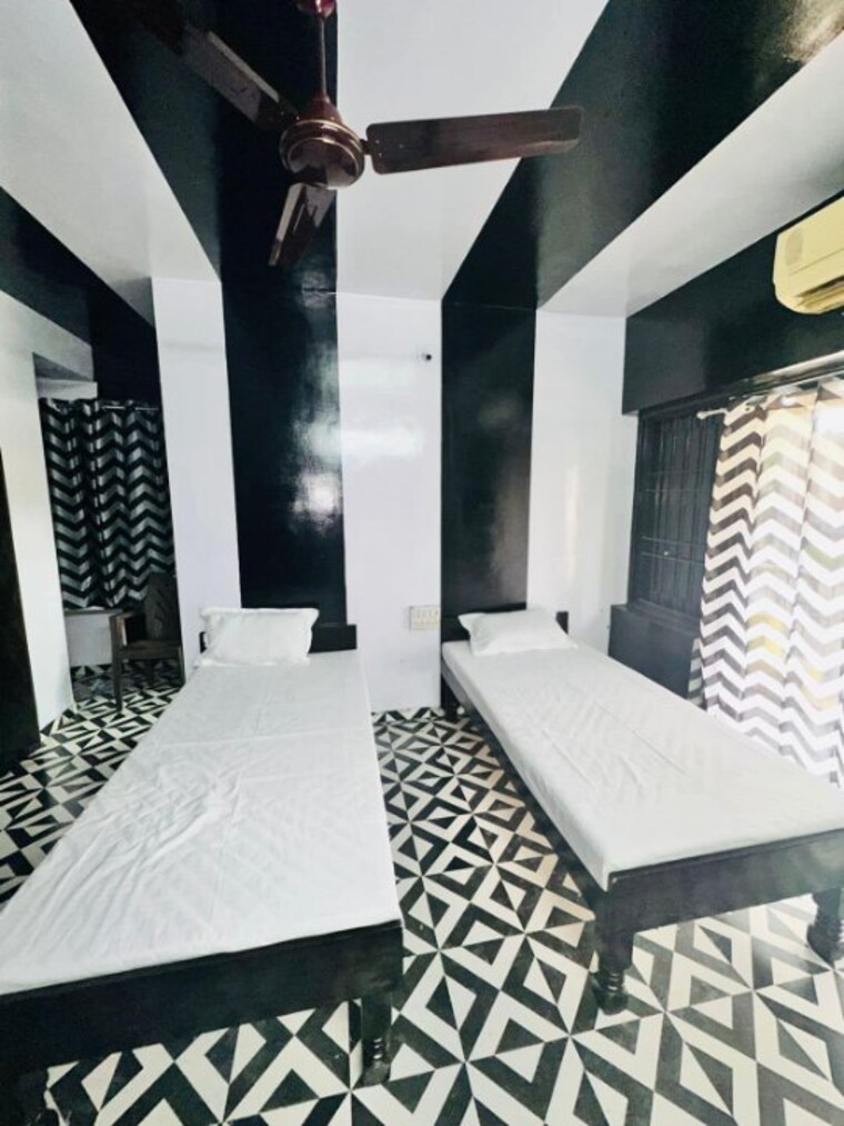 Room, fatehganj Pg For Boys & Girls In Fatehganj 9211182