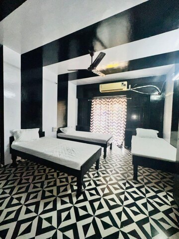 Room in  Pg at Fatehganj – for Rent
