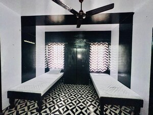 Room in  Pg at Fatehganj – for Rent