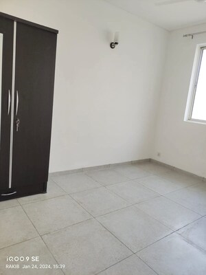 Room in 3 BHK Apartment at DLF The Carlton Estate, Dlf Phase V – for Sale