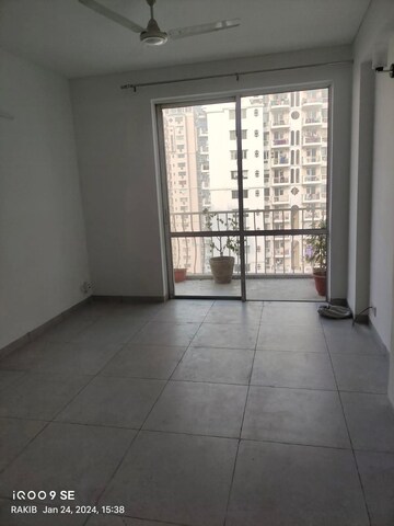 Room in 3 BHK Apartment at DLF The Carlton Estate, Dlf Phase V – for Sale