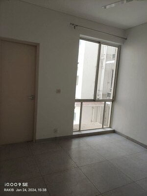 Room in 4 BHK Apartment at DLF The Carlton Estate, Dlf Phase V – for Sale