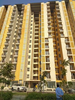 1 BHK + Study Room Apartment For Sale in Wave City