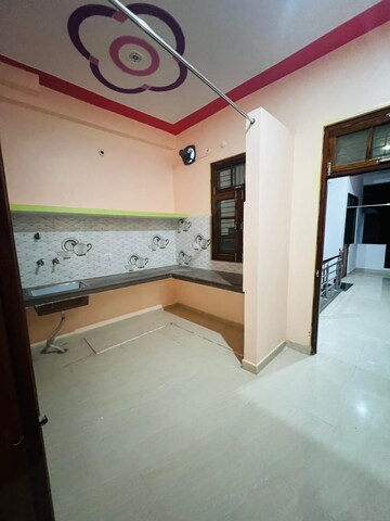 Room in 2 BHK Builder Floor at Chinhat – for Rent