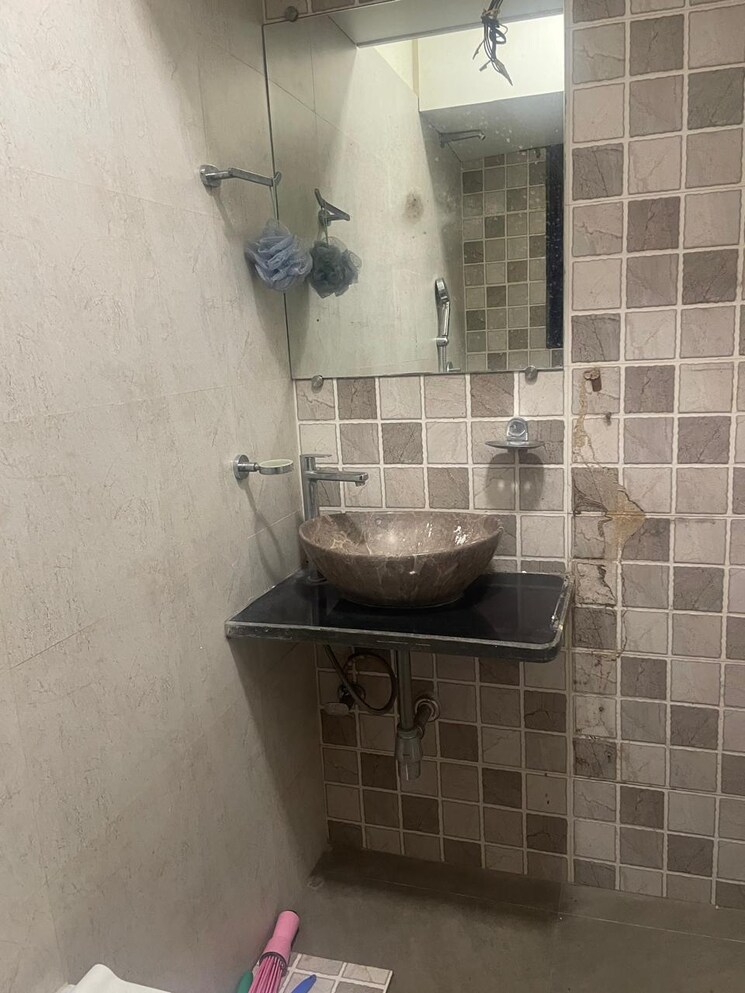 Bathroom, kukreja-hari-kunj-ii 2 Bedroom 975 Sq.Ft. Apartment In Chembur Mumbai 9211920