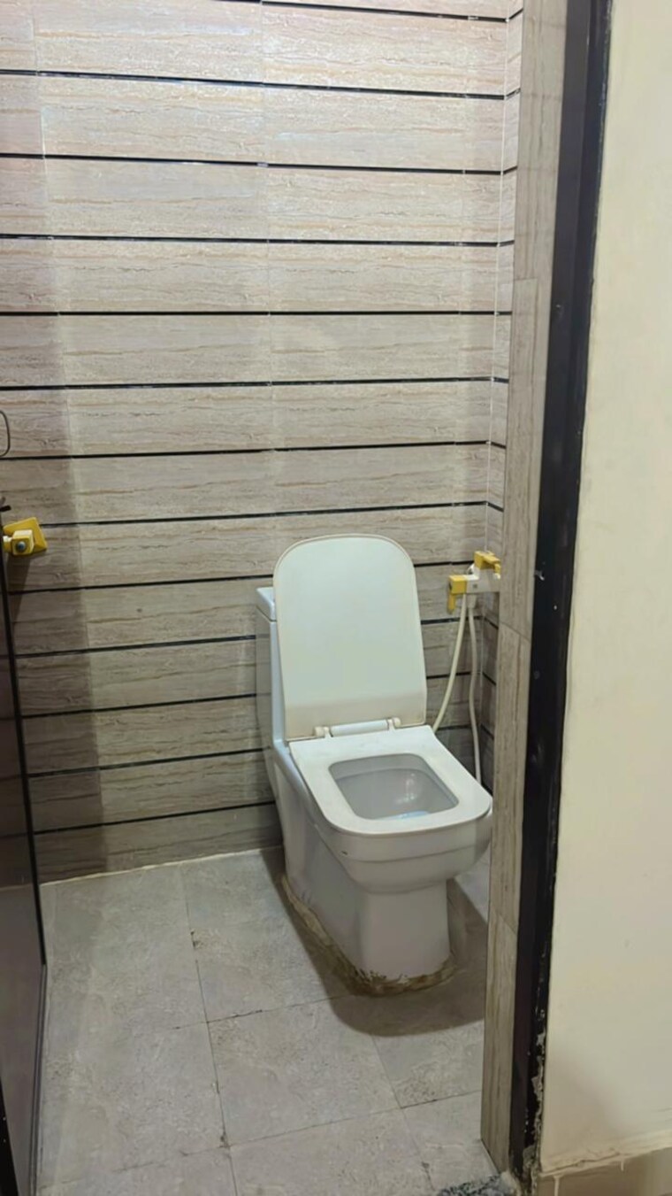 Bathroom, aims-golf-city 2.5 Bedroom 1150 Sq.Ft. Apartment In Sector 75 Noida 9211934