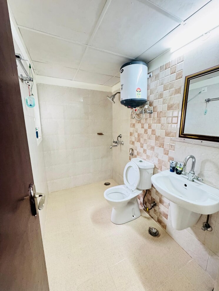 Bathroom, amrapali-crystal-homes 3 Bedroom 1375 Sq.Ft. Apartment In Sector 76 Noida 9211947