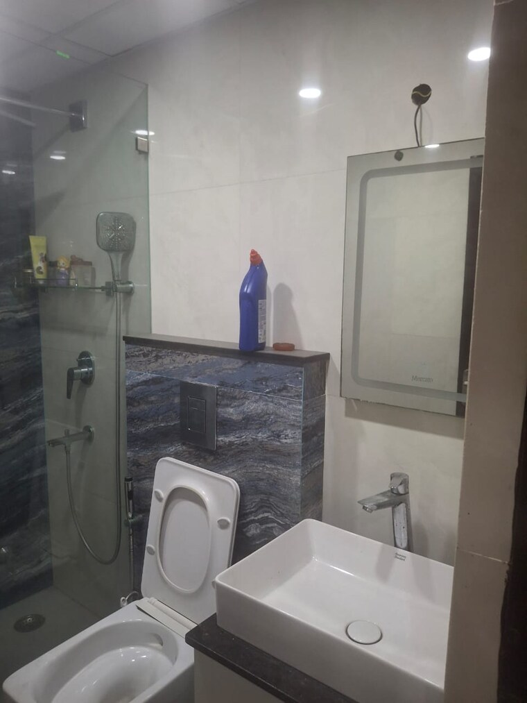 Bathroom, amrapali-silicon-city 3 Bedroom 1835 Sq.Ft. Apartment In Sector 76 Noida 9211972