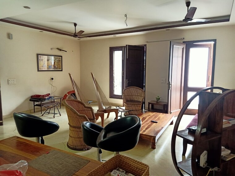 Living Room, green park 2 Bedroom 160 Sq.Yd. Builder Floor In Green Park Delhi 9211984