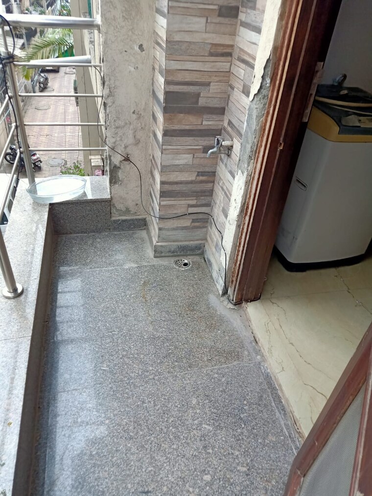 Balcony, green park 2 Bedroom 160 Sq.Yd. Builder Floor In Green Park Delhi 9211984