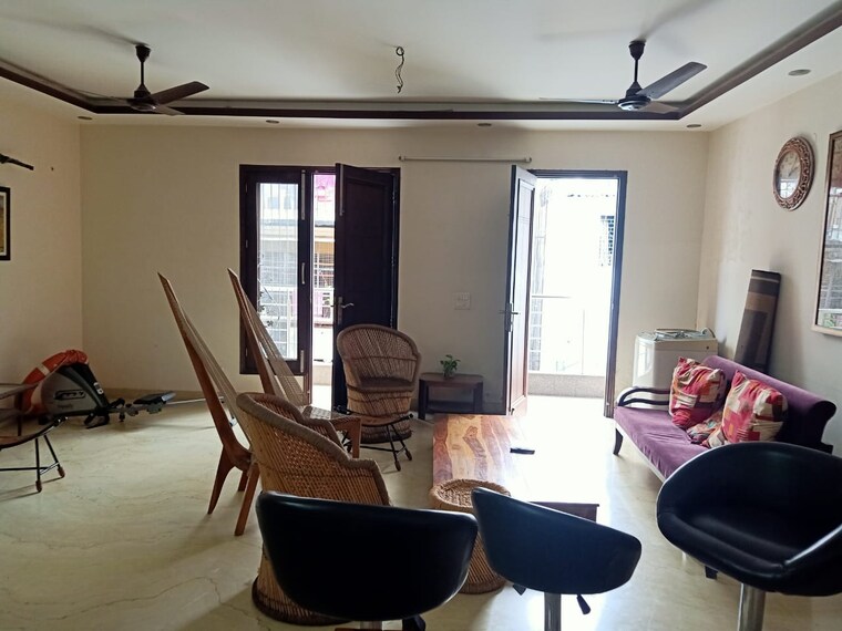 Living Room, green park 2 Bedroom 160 Sq.Yd. Builder Floor In Green Park Delhi 9211984