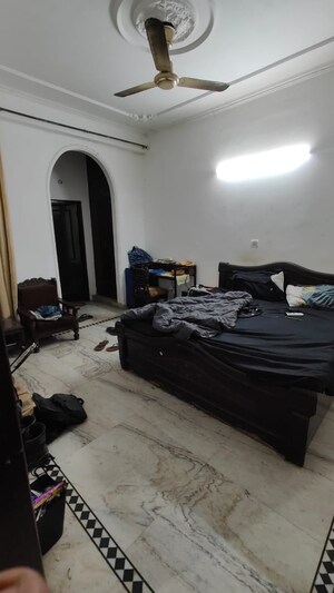 Parking in 3 BHK Independent House at RWA Apartments Sector 40, Sector 40 – for Rent