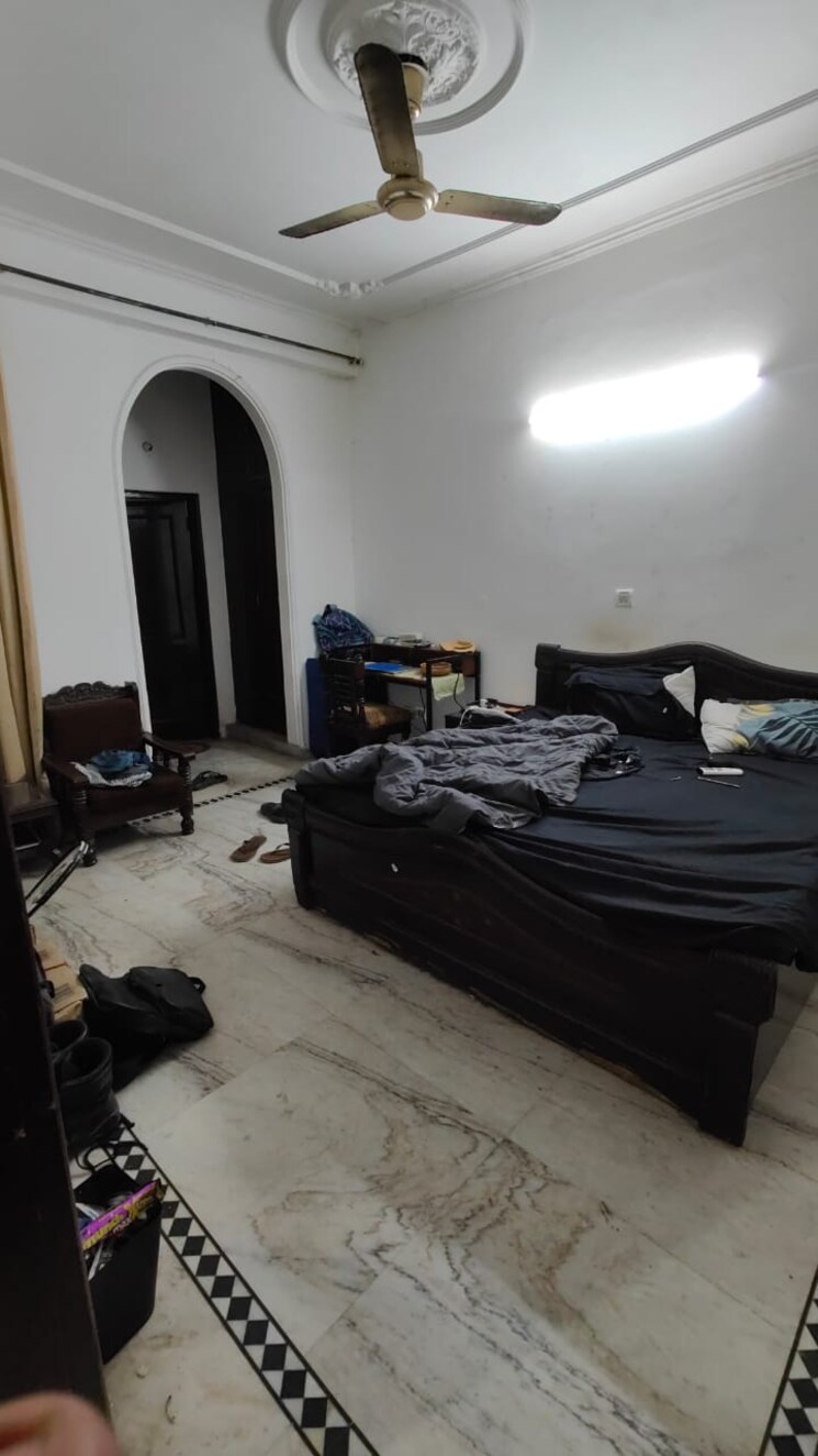  Parking, rwa-apartments-sector-40 3 Bedroom 306 Sq.Mt. Independent House In Sector 40 Noida 9212120