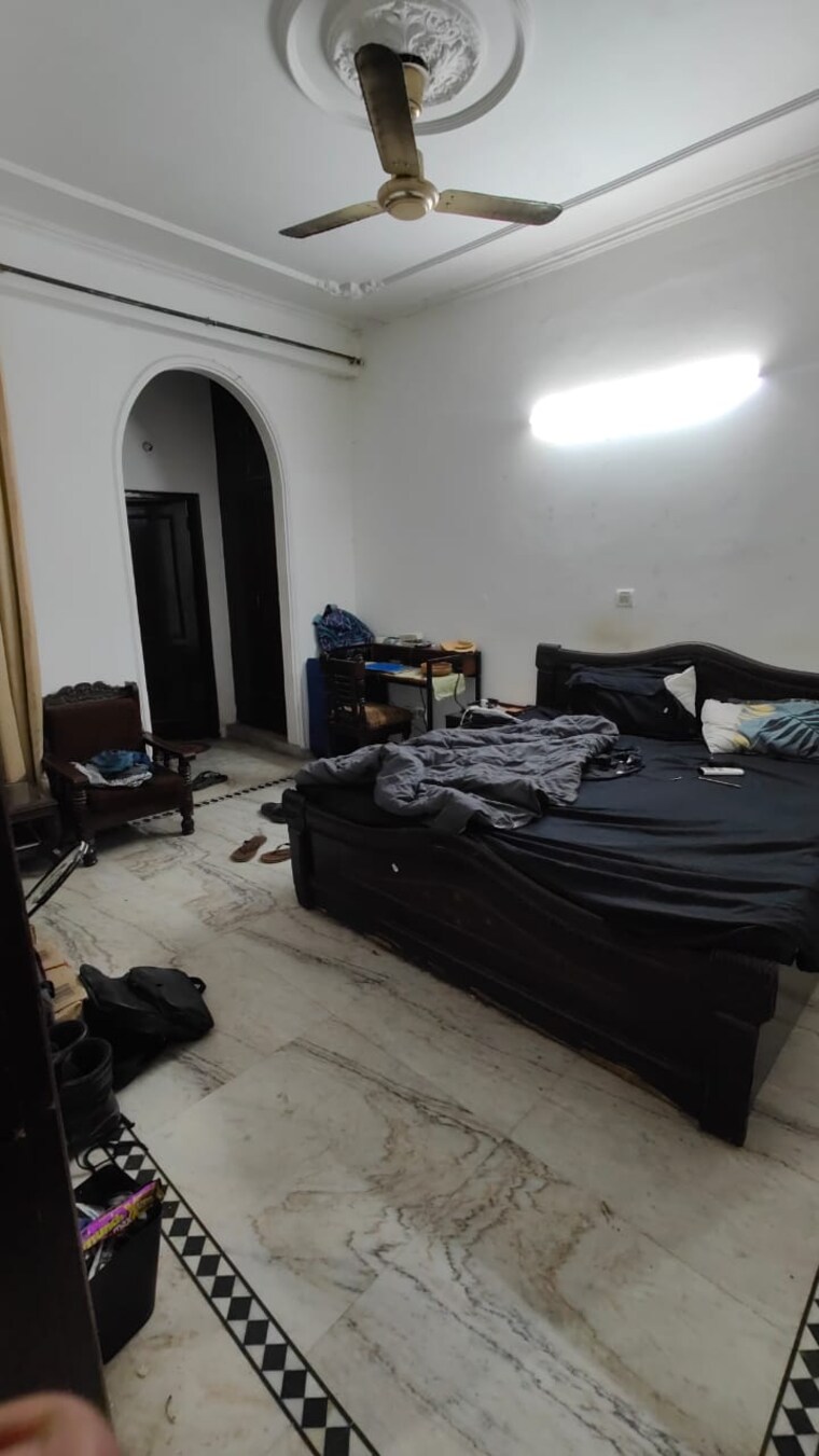  Parking, rwa-apartments-sector-40 3 Bedroom 302 Sq.Mt. Independent House In Sector 40 Noida 9212117