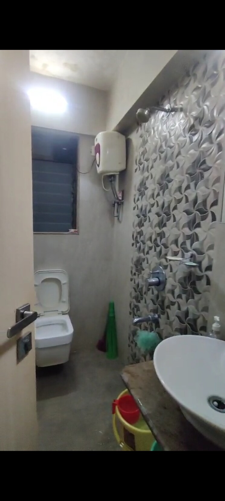 Bathroom, vile parle east 2 Bedroom 650 Sq.Ft. Apartment In Vile Parle East Mumbai 9212003