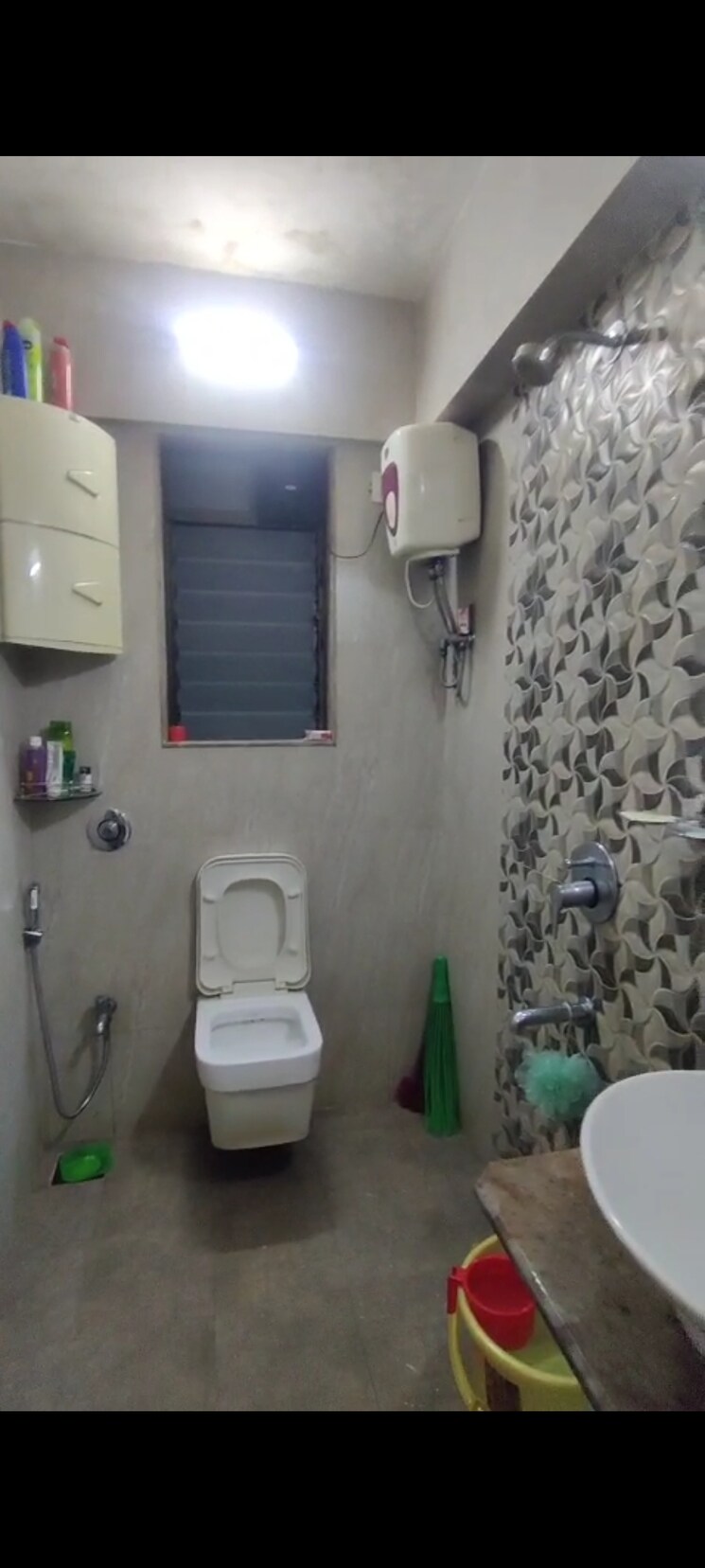 Bathroom, vile parle east 2 Bedroom 650 Sq.Ft. Apartment In Vile Parle East Mumbai 9212003