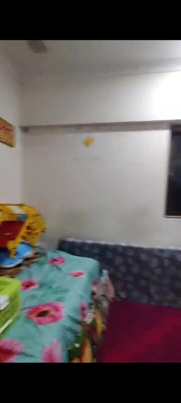Furnished Amenities in 2 BHK Apartment at Vile Parle East – for Rent