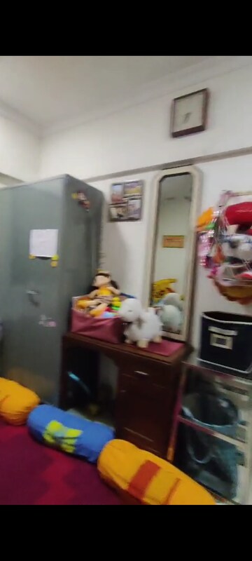 Furnished Amenities in 2 BHK Apartment at Vile Parle East – for Rent
