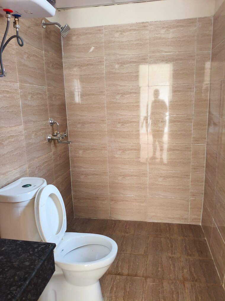 Bathroom, amrapali-crystal-homes 3 Bedroom 1375 Sq.Ft. Apartment In Sector 76 Noida 9212031