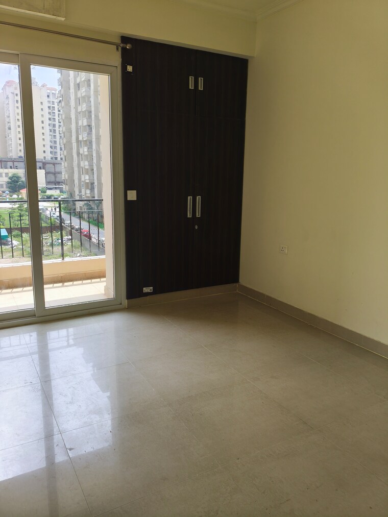 Room, amrapali-crystal-homes 3 Bedroom 1375 Sq.Ft. Apartment In Sector 76 Noida 9212031