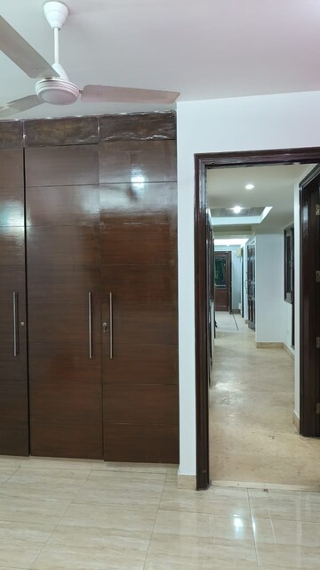 Room in 3 BHK Builder Floor at Safdarjung Enclave – for Rent