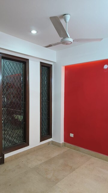 Room in 3 BHK Builder Floor at Safdarjung Enclave – for Rent