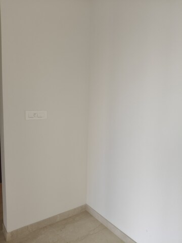 Room in 2 BHK Apartment at Piramal Mahalaxmi, Mahalaxmi – for Rent