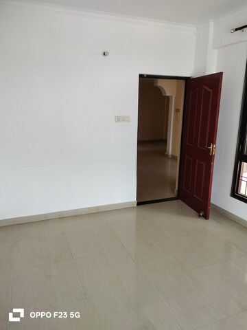Room in 3 BHK Apartment at Raj Ganga Surya Square, Gomti Nagar – for Rent