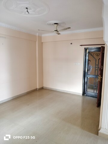 Room in 3 BHK Apartment at Raj Ganga Surya Square, Gomti Nagar – for Rent