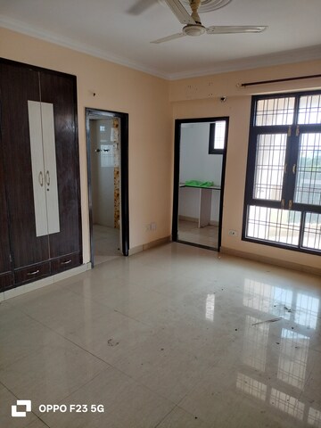 Room in 3 BHK Apartment at Raj Ganga Surya Square, Gomti Nagar – for Rent