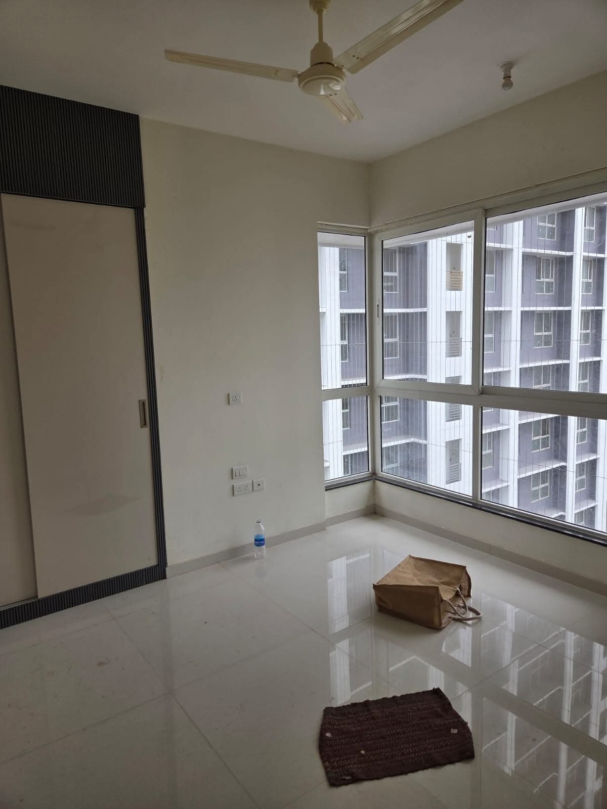 2 BHK Apartment For Rent in Sheth Zuri