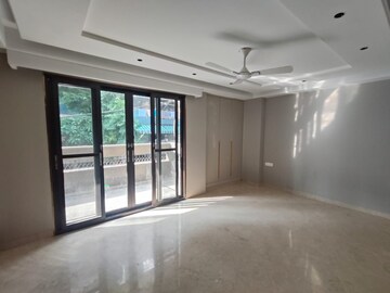 Room in 4 BHK Builder Floor at Nizamuddin – for Rent