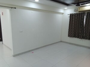 Room in 3 BHK Apartment at Khajaguda – for Rent