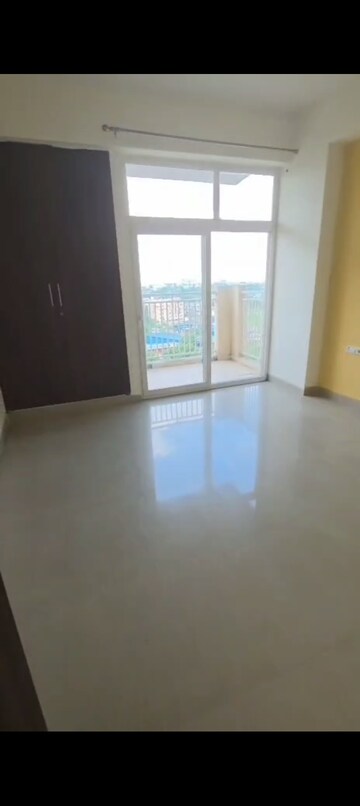 Room in 3 BHK Apartment at Hawelia Valencia Homes, Sector 1 Greater Noida – for Sale