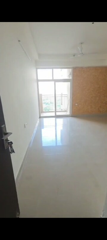 Room in 3 BHK Apartment at Hawelia Valencia Homes, Sector 1 Greater Noida – for Sale