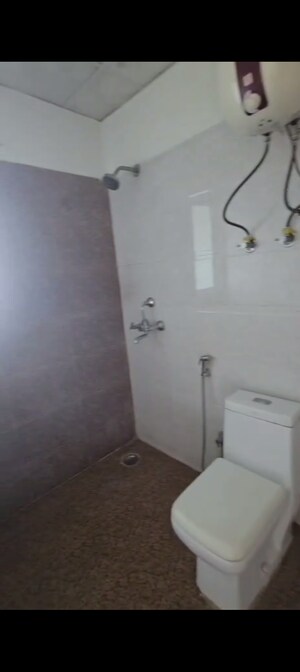 Room in 3 BHK Apartment at Hawelia Valencia Homes, Sector 1 Greater Noida – for Sale