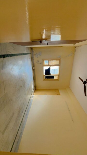 Room in 4 BHK Apartment at Prateek Residency, Phi Iii Greater Noida – for Rent