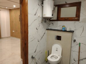 Bathroom in 4 BHK Builder Floor at Zion Onyxe Tower, Sector 21c – for Sale