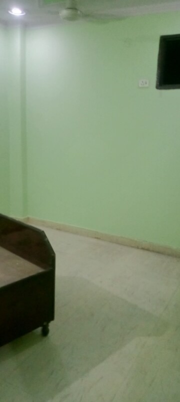 Furnished Amenities in 1 BHK Builder Floor at Kakrola – for Rent