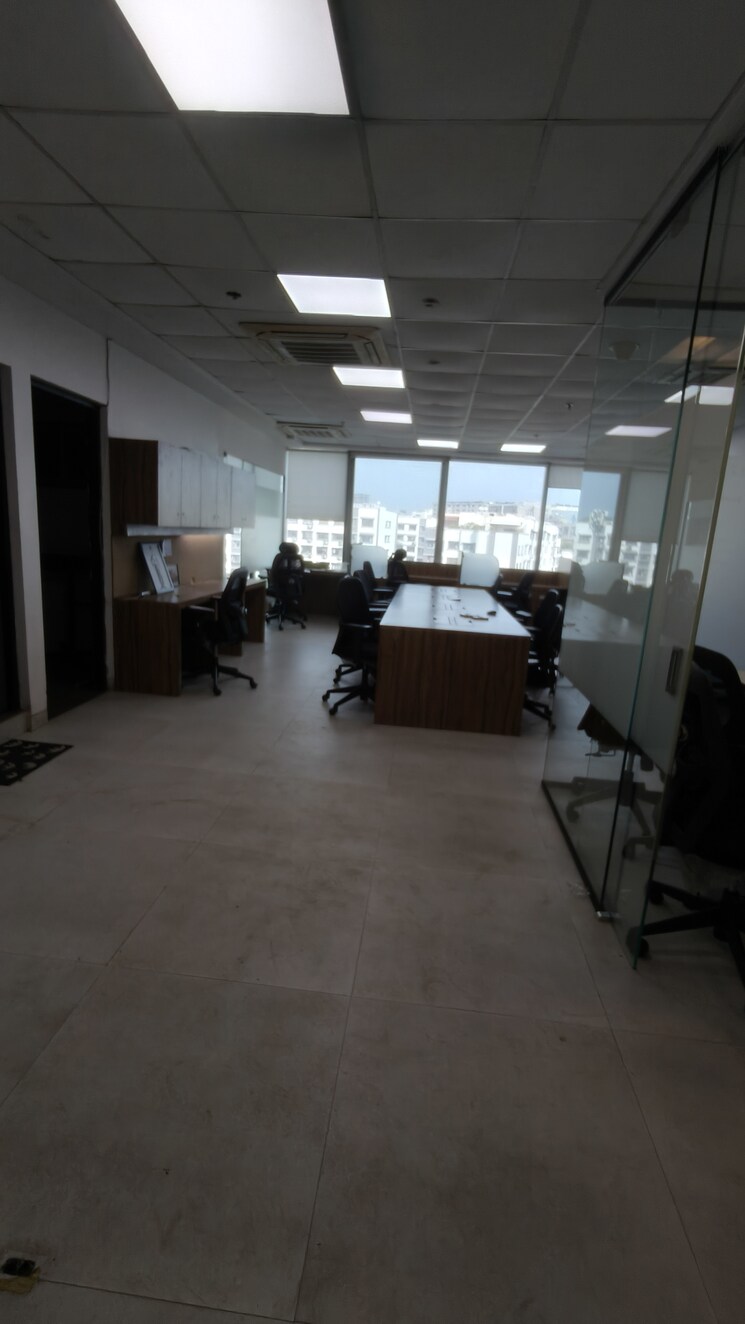  Parking, solitaire-corporate-park Commercial Office Space 1800 Sq.Ft. In Andheri East Mumbai 9212471
