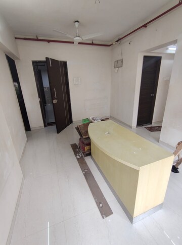 Living Room in 1.5 BHK Apartment at Ghatkopar East – for Rent