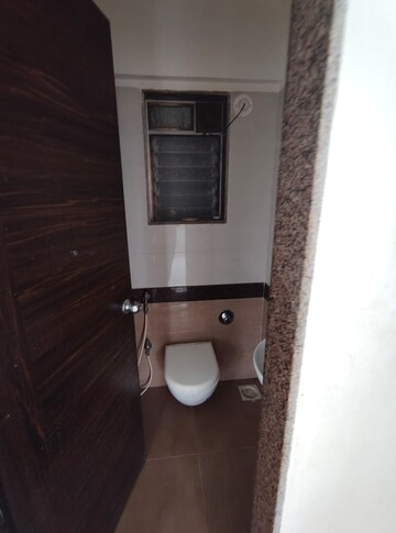 Bathroom in 1.5 BHK Apartment at Ghatkopar East – for Rent