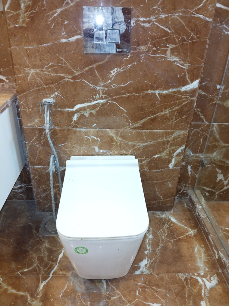 Attached Bathroom, veera-safdarjung-enclave 4 Bedroom 4500 Sq.Ft. Apartment In Safdarjung Enclave Delhi 9212517