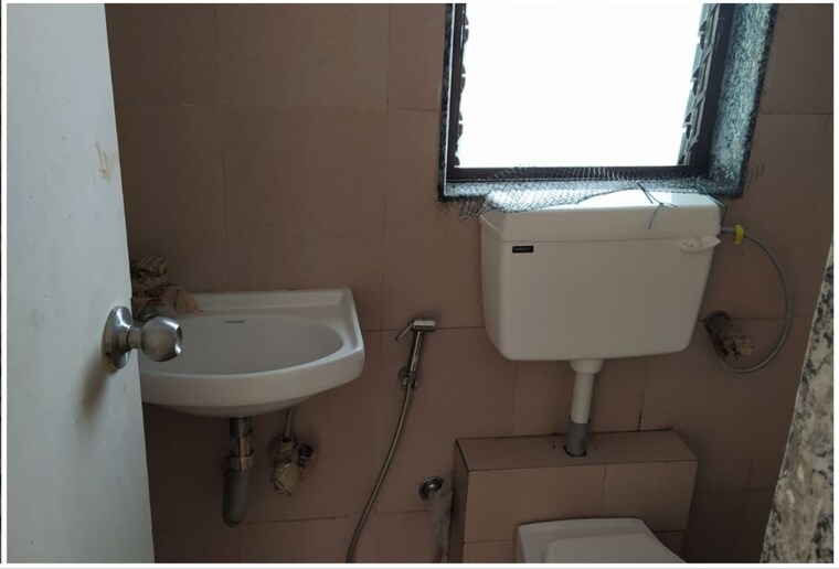 Bathroom, avn-silver-skyline 2 Bedroom 673 Sq.Ft. Apartment In Andheri West Mumbai 9212531
